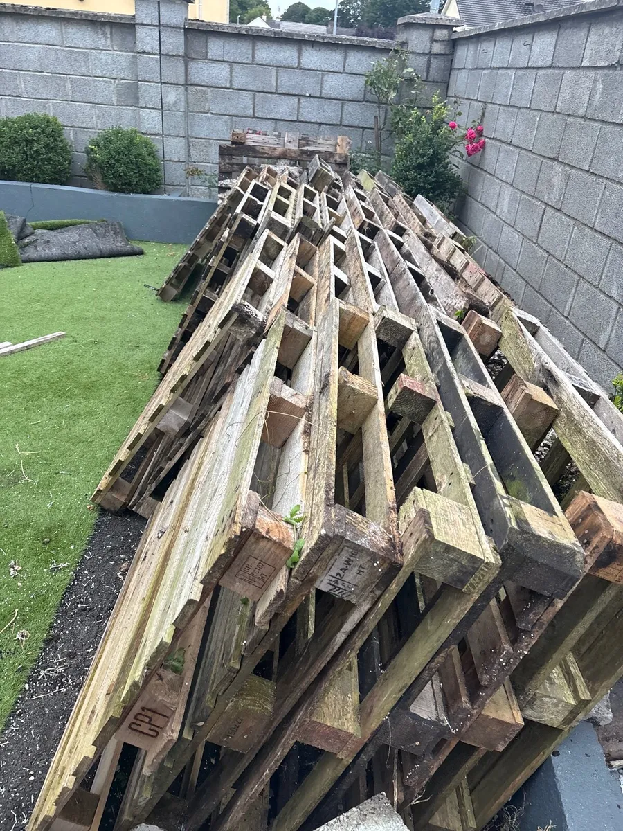 Free Wooden crates - Image 1