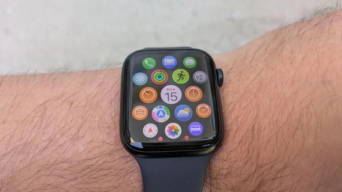 Apple Watch SE 3 - Image 2