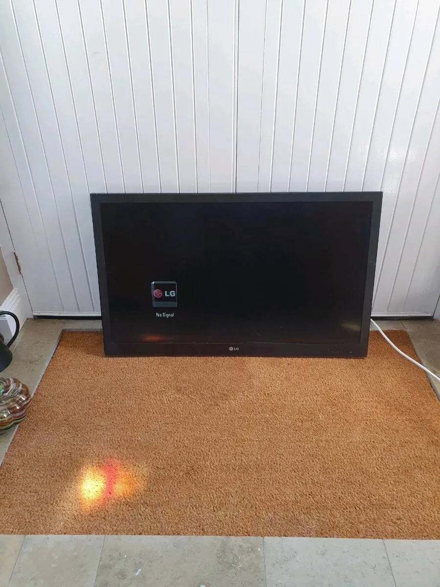 LG FLAT SCREEN TV - Image 1