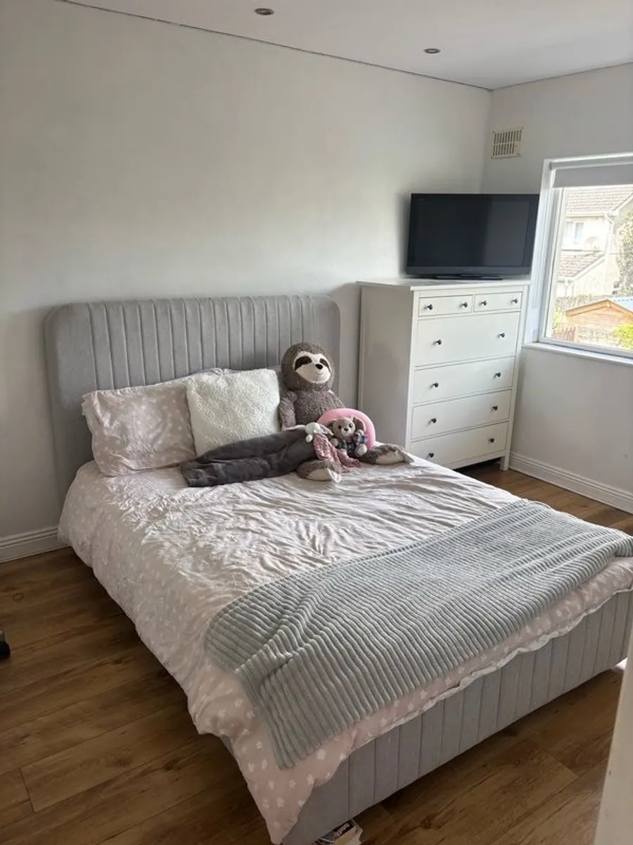 king size bed - Image 1