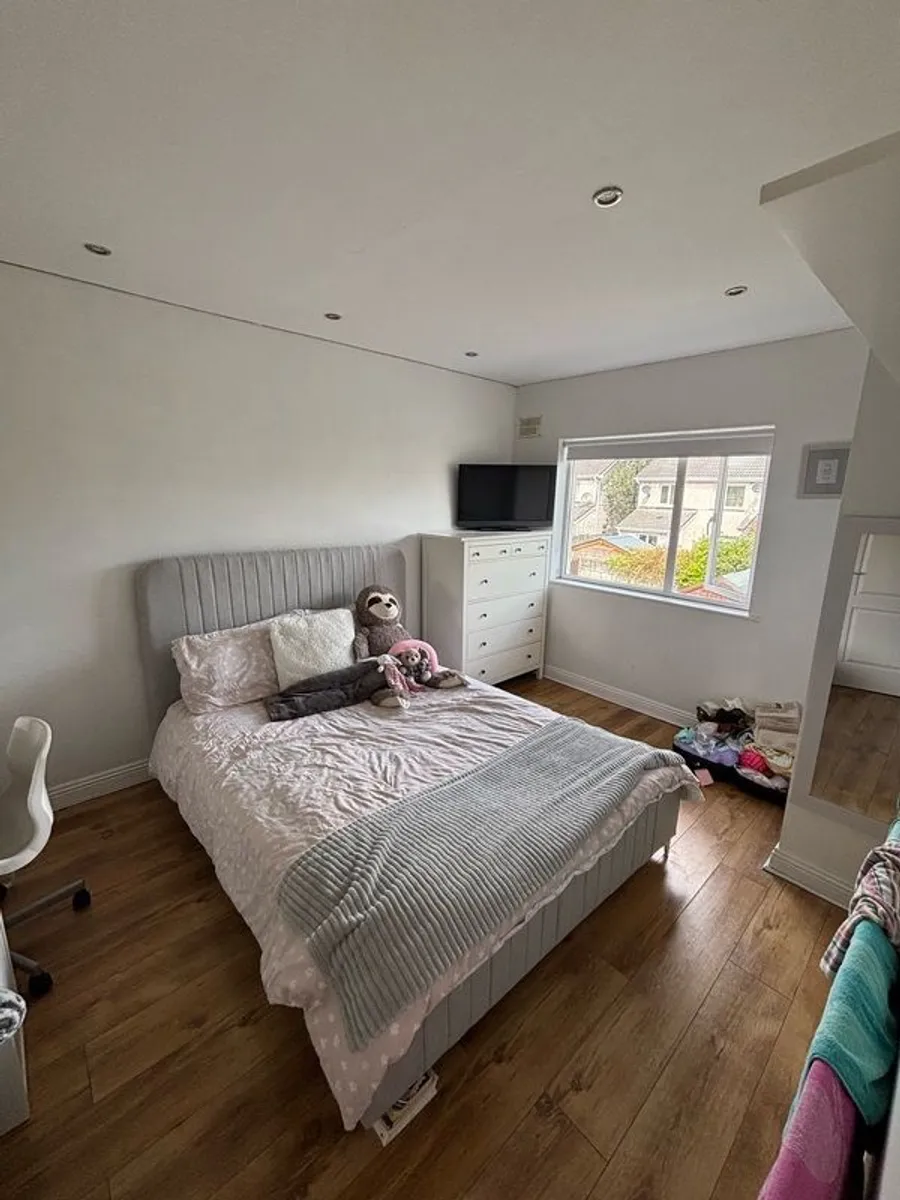 king size bed - Image 2
