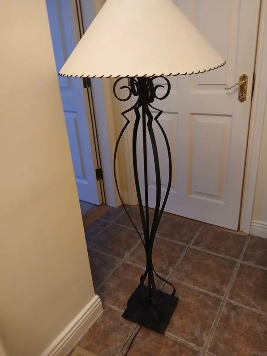 Wrought iron floor lamp - Image 1