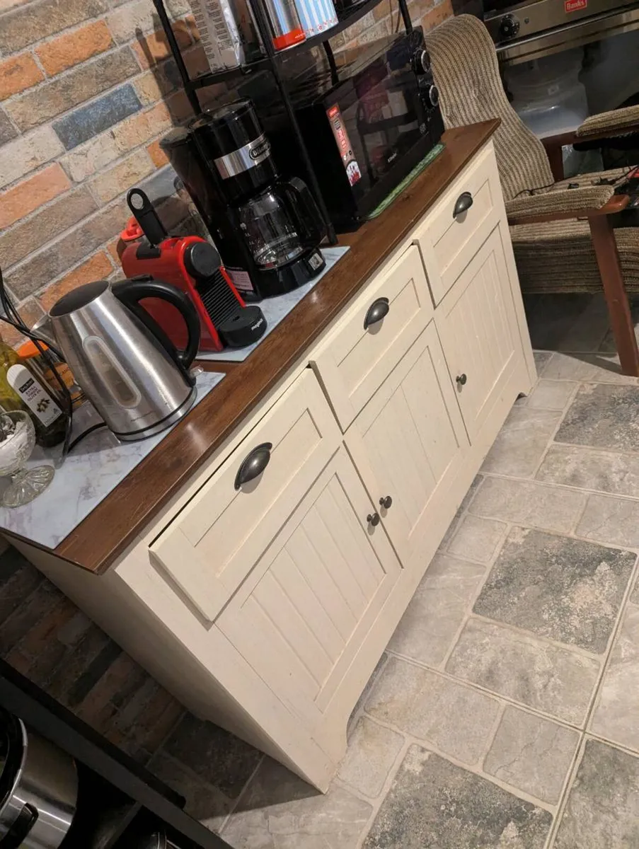 Traditional Sideboard - Image 4
