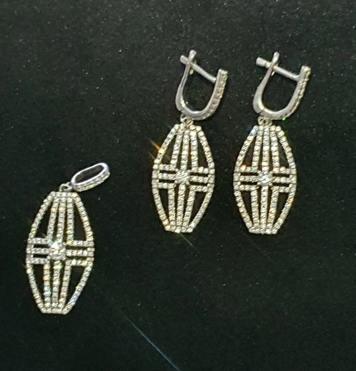 Stunning matching earrings and pendant jewellery s - Image 3