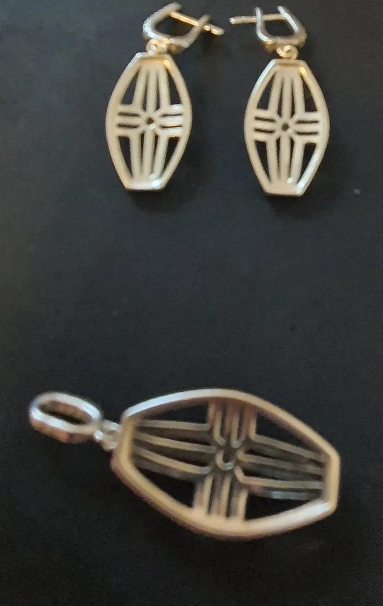 Stunning matching earrings and pendant jewellery s - Image 4