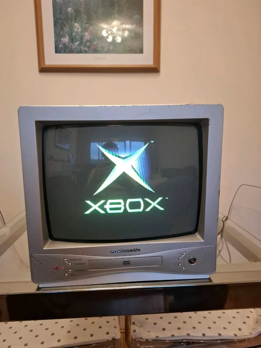 14" PowerPoint CRT TV / DVD Combo - Image 1