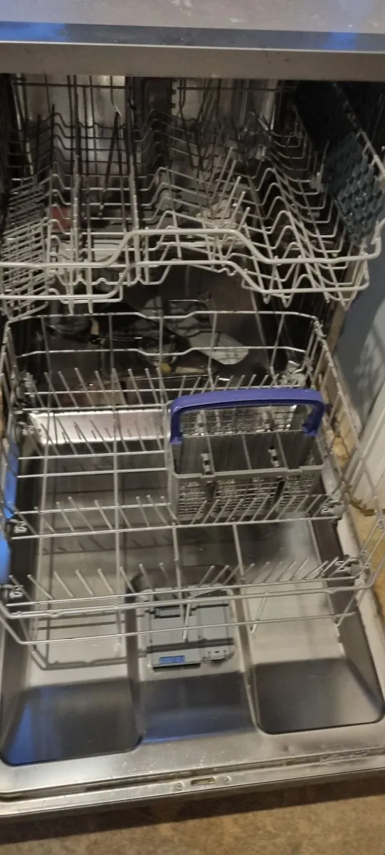 Dishwasher. - Image 4