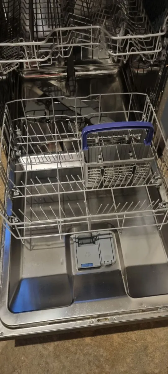 Dishwasher. - Image 2