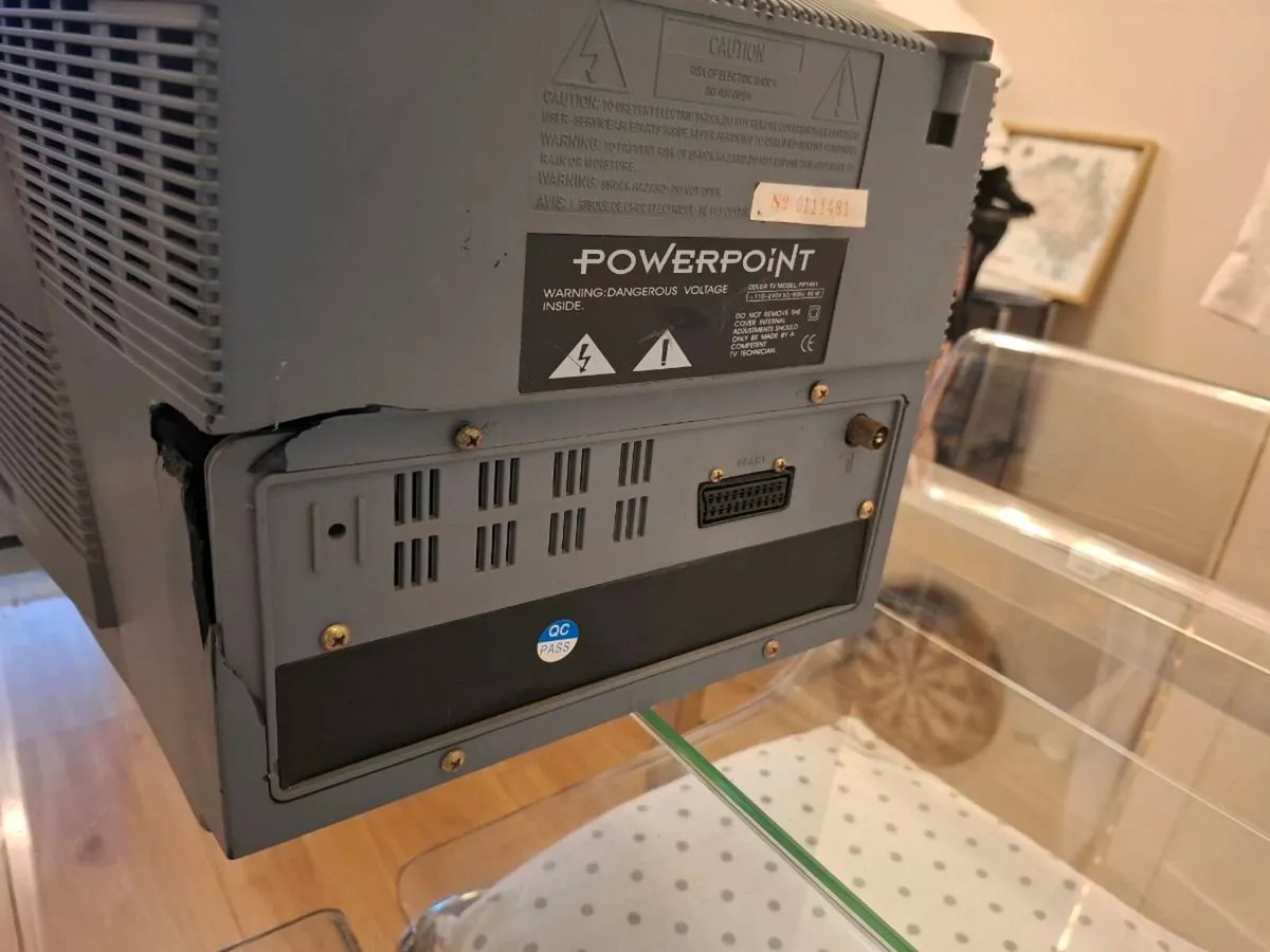 14" PowerPoint CRT TV / DVD Combo - Image 4