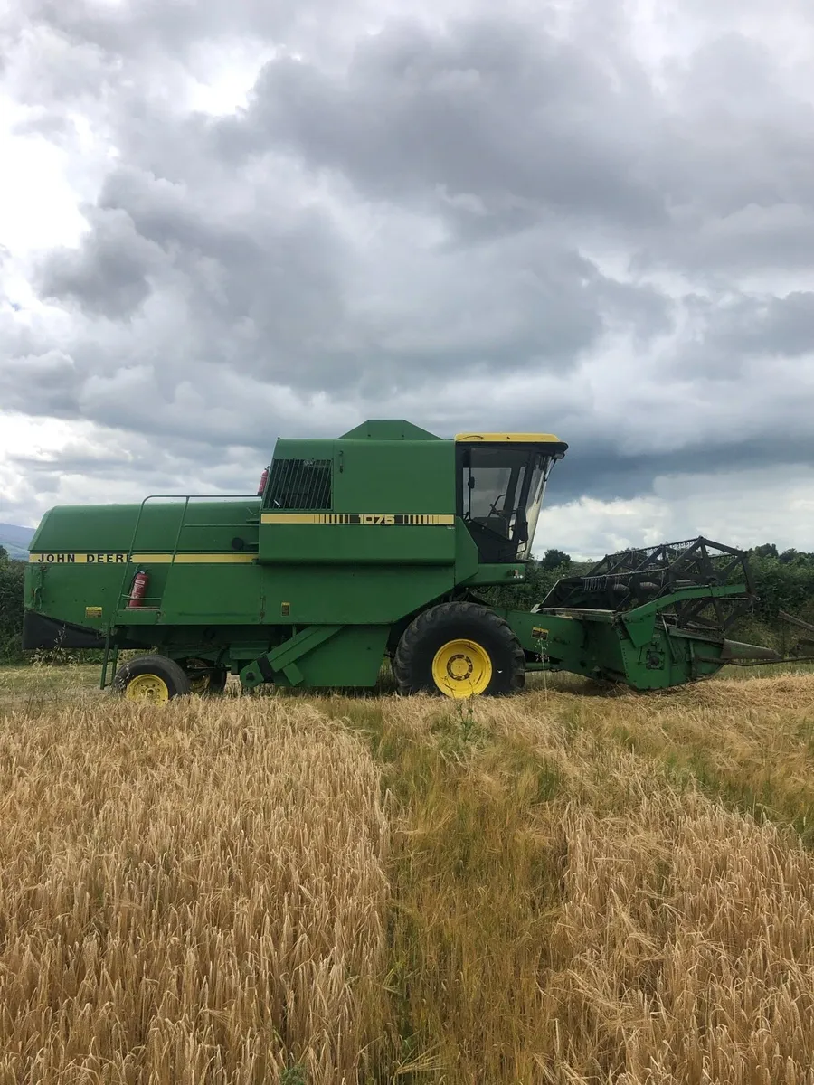 JD 1075 Combine - Image 3