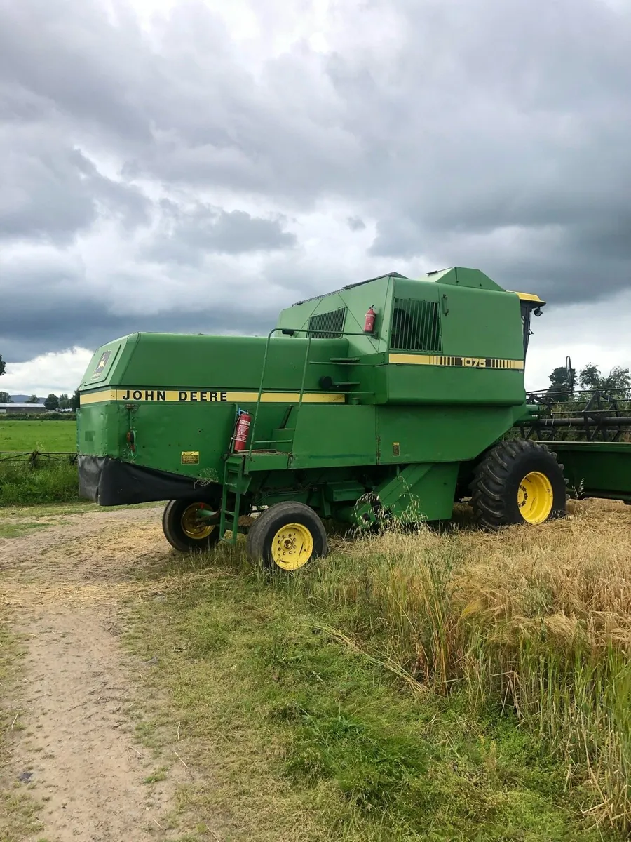 JD 1075 Combine - Image 4