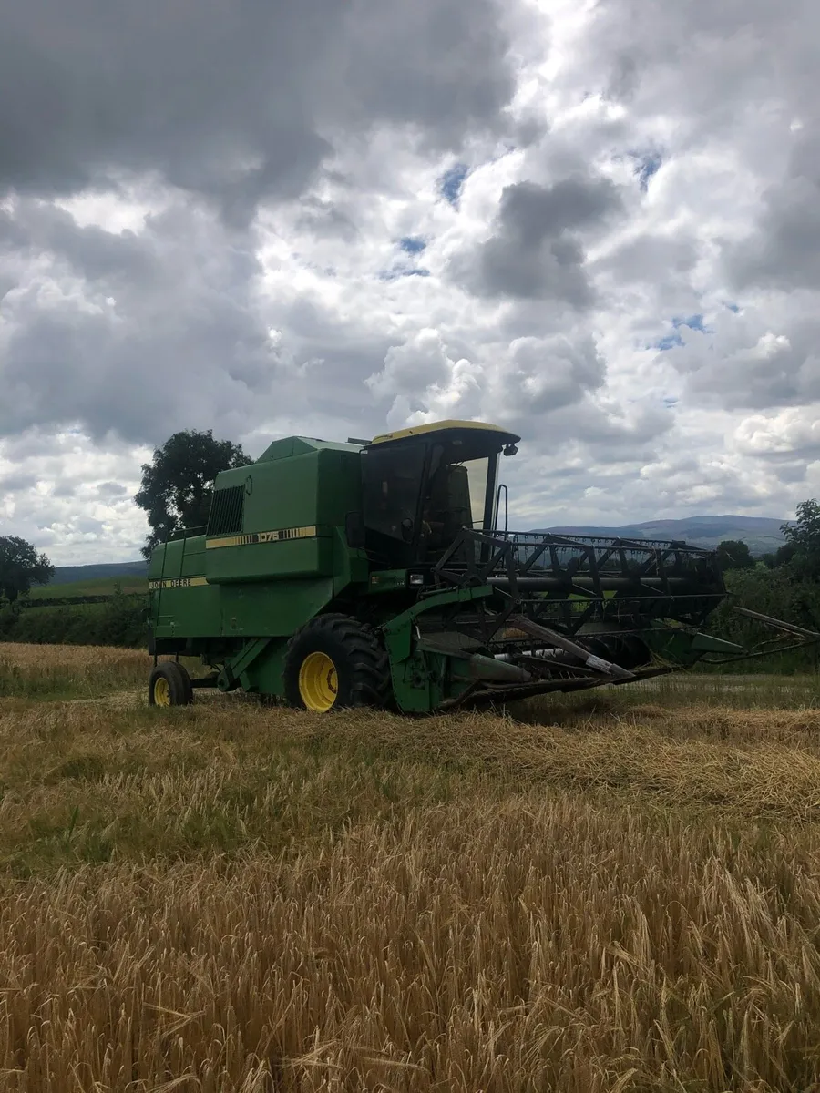 JD 1075 Combine - Image 2