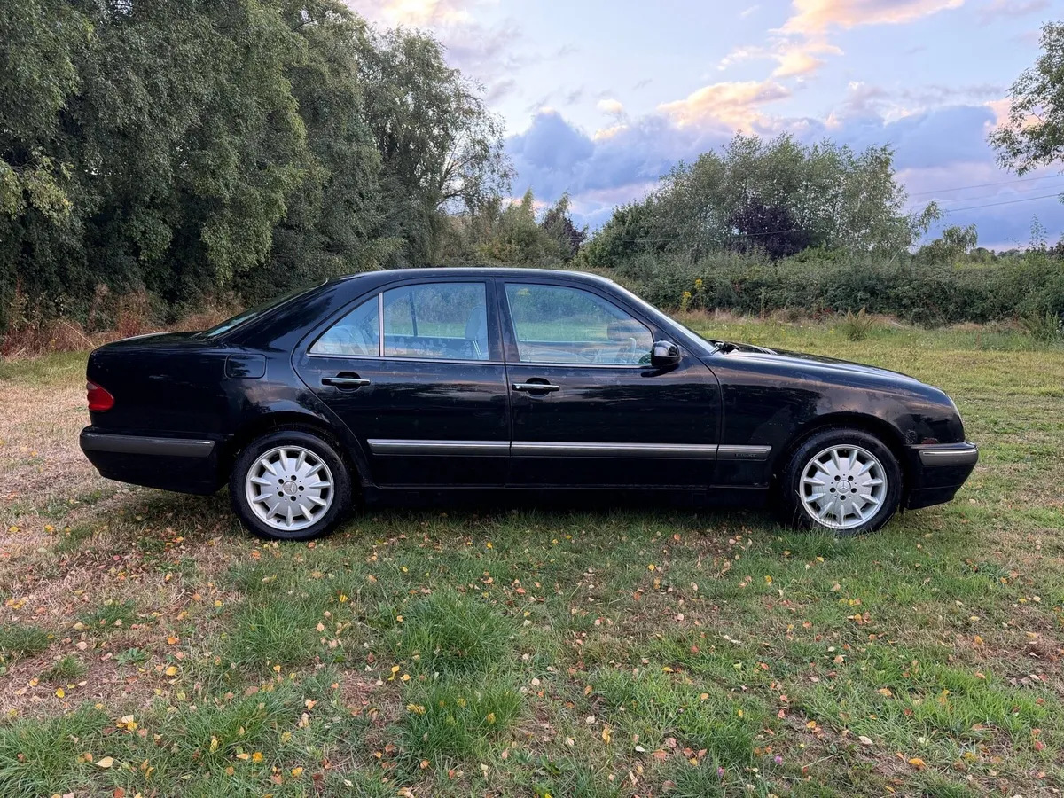 Mercedes Benz E240 - Image 4