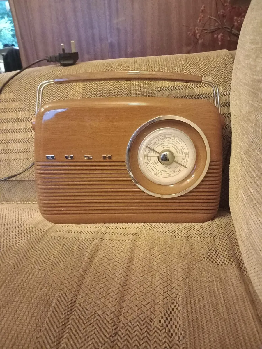 Bush TR82 Retro Radio