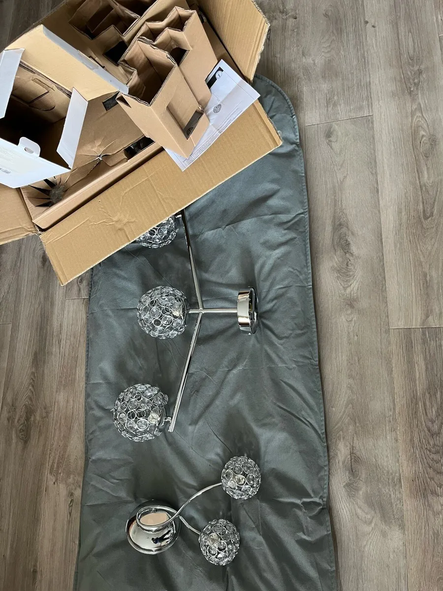 Brand New 3 Light Ceiling Fitting + 2 Wall Lights - Image 4