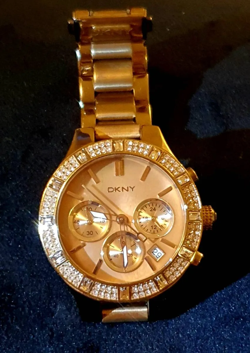 DKNY Women's watch with chronograph and date - Image 1