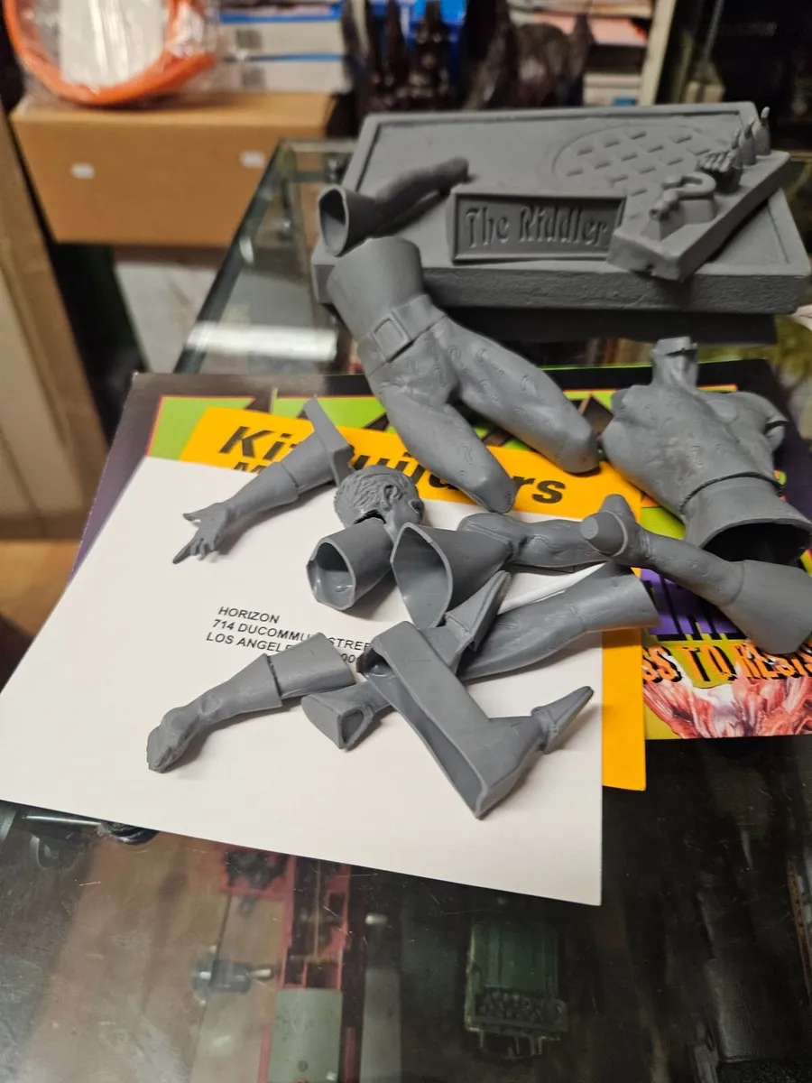 Airfix DC Comics Riddler Model Kit - Image 2