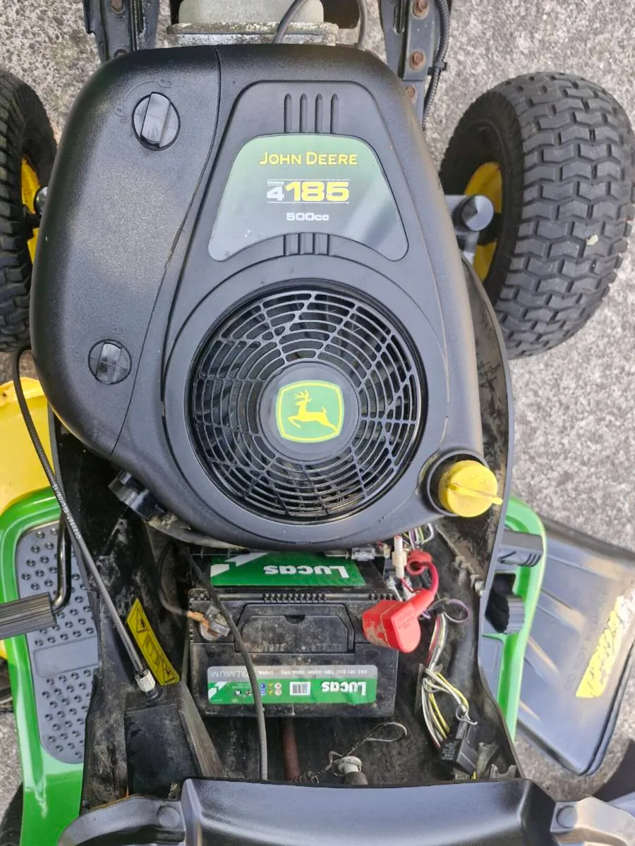 John Deere Ride on Lawnmower - Image 3