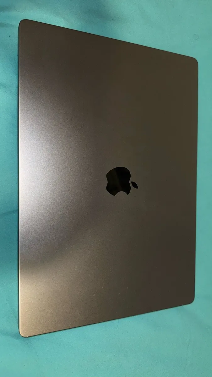 MacBook M1 Pro - Image 1