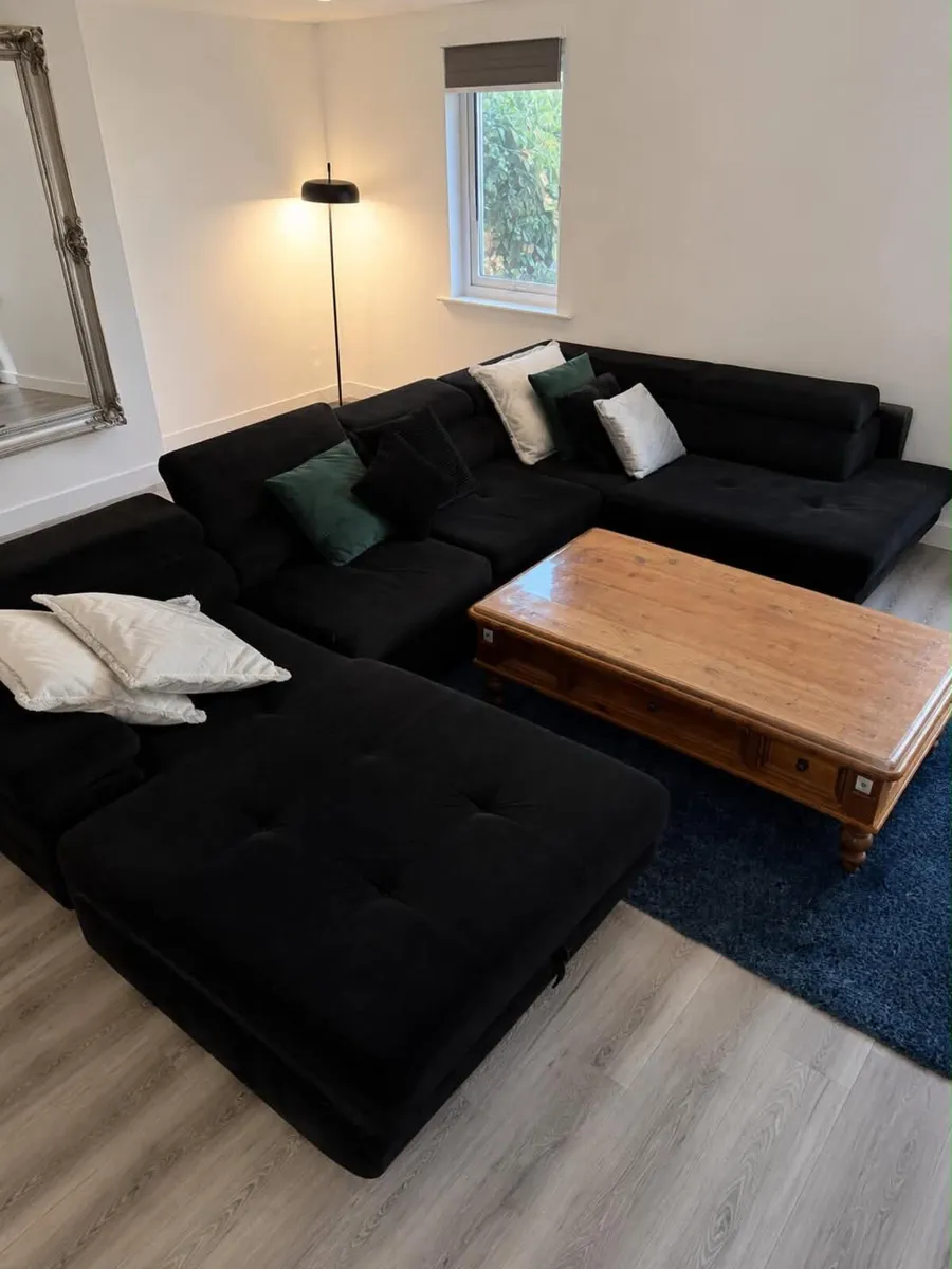 large U shaped corner sofa - Image 3