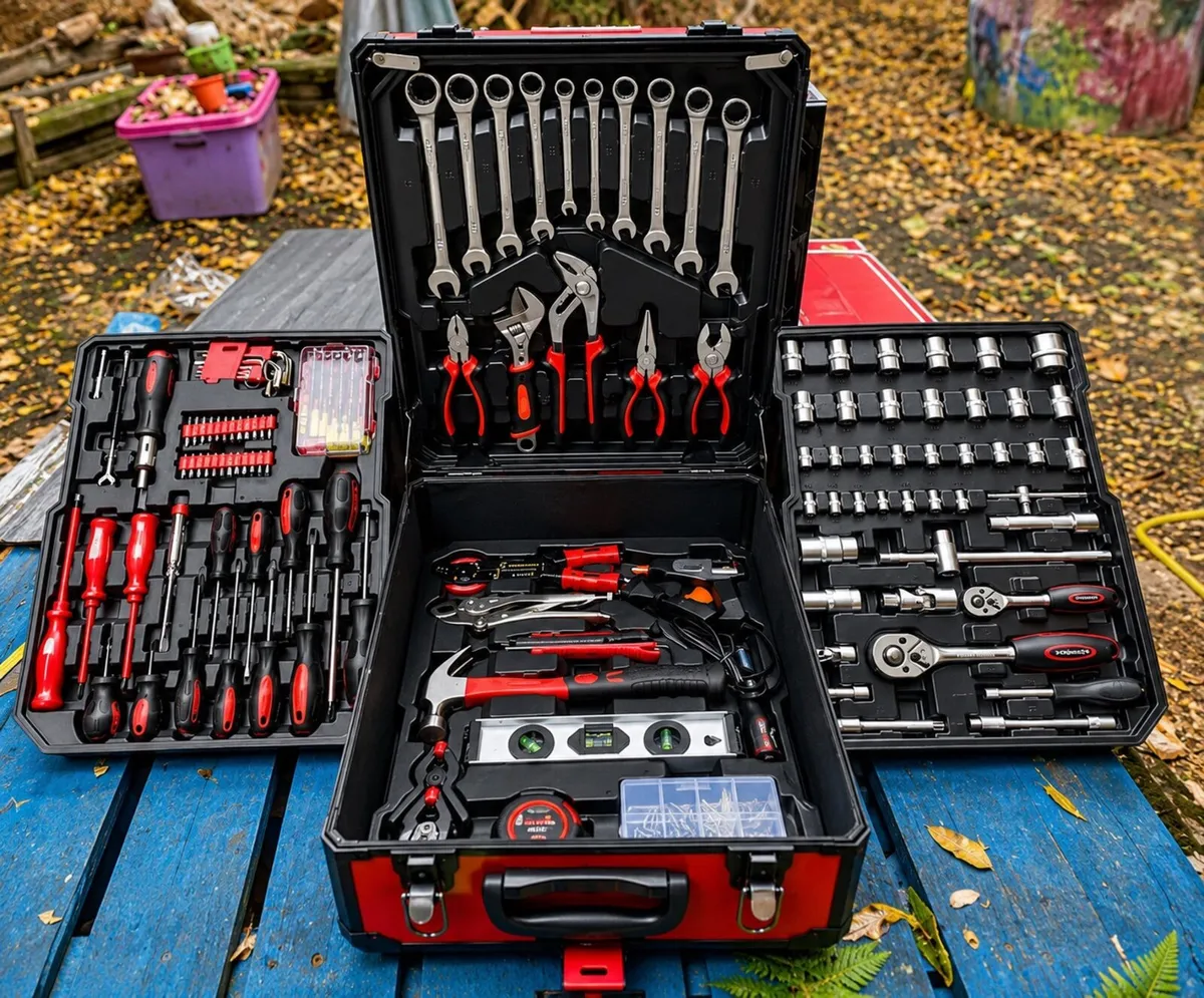 Toolbox full of tools - Image 1