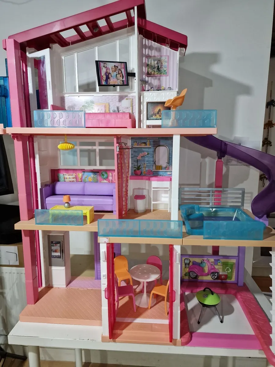 Barbie Dreamhouse Doll House - Image 1