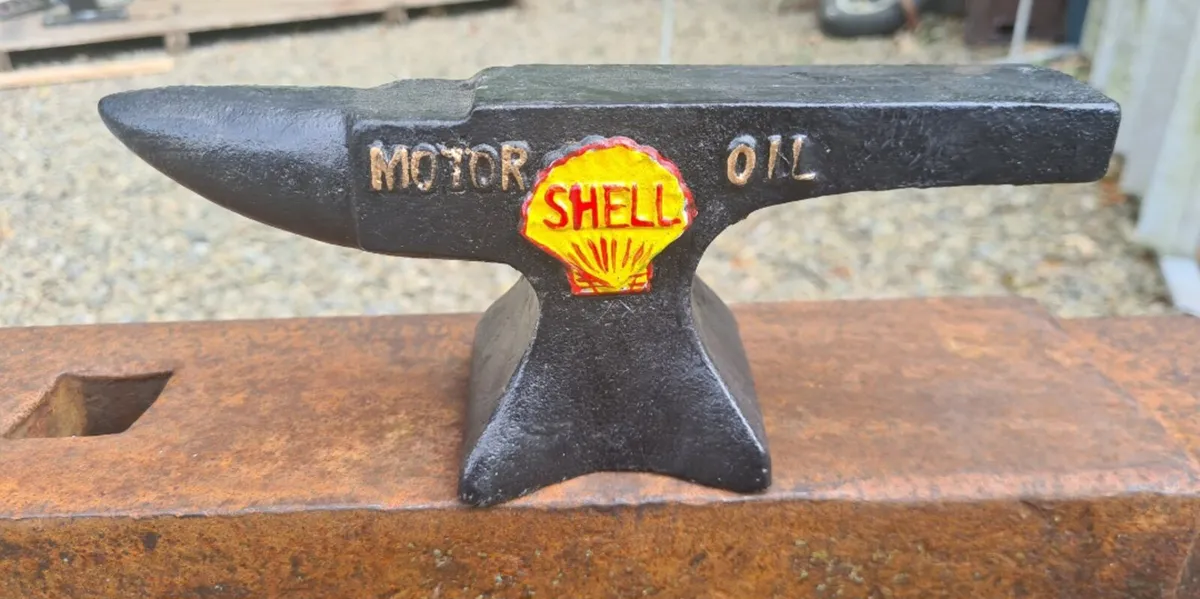iron anvil, - Image 1
