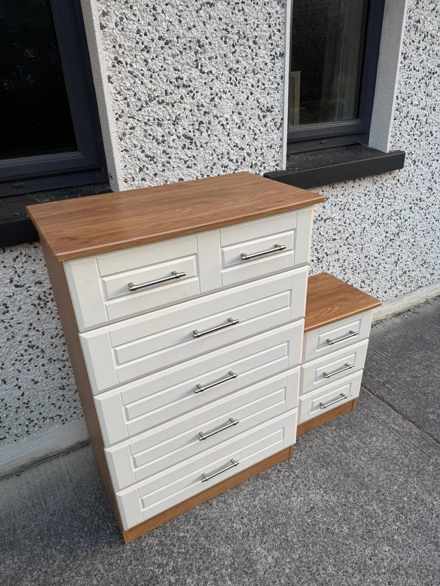 Bedroom Furniture/ Wardrobe & Desk - Image 1