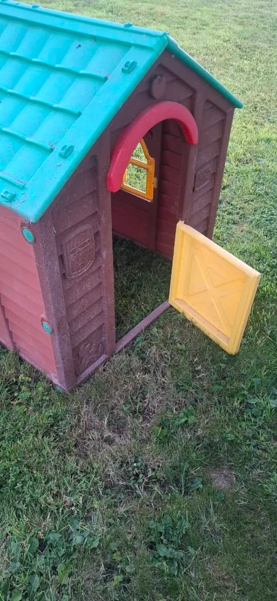 Outdoor kids house - Image 1