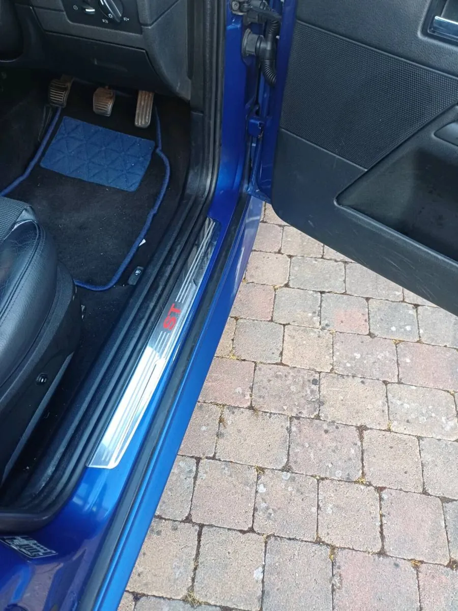 Motor vehicle - Image 3