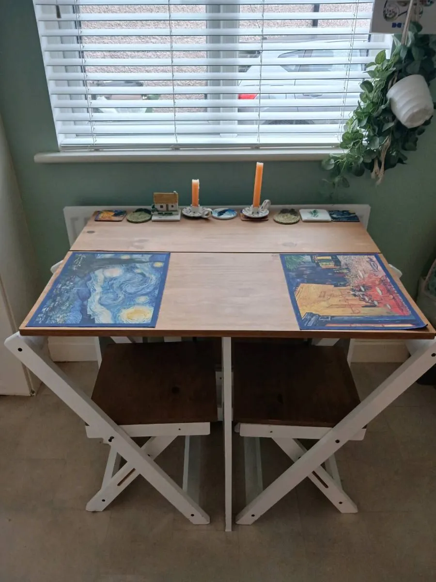 Dining table - Image 1