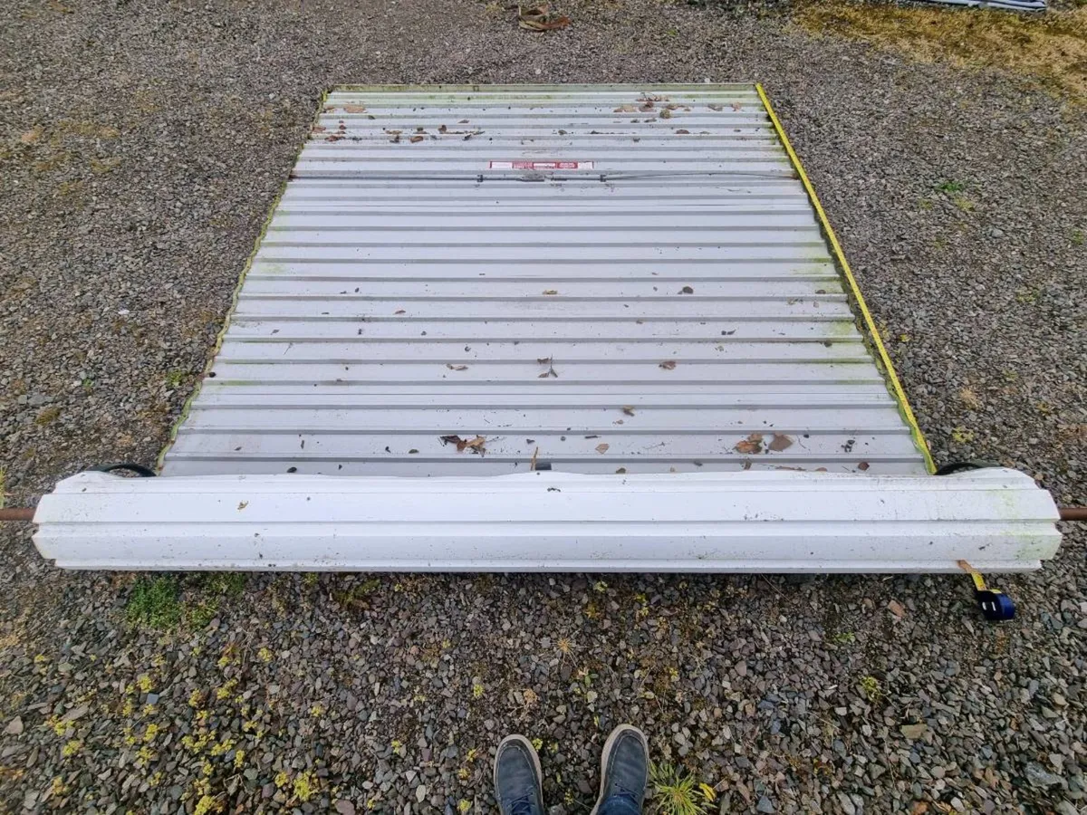8ft x 8ft steel roller door - Image 1