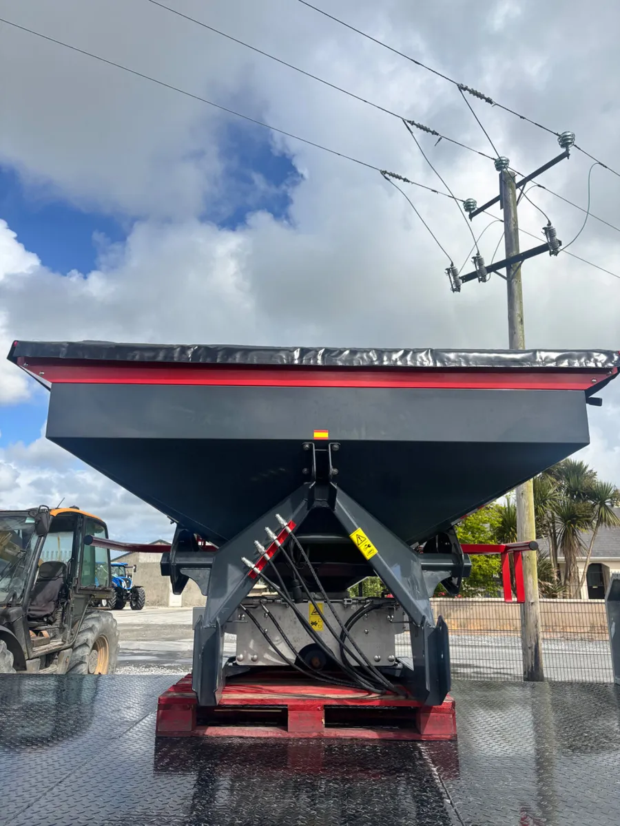 BMC FERTILISER SPREADER - Image 2