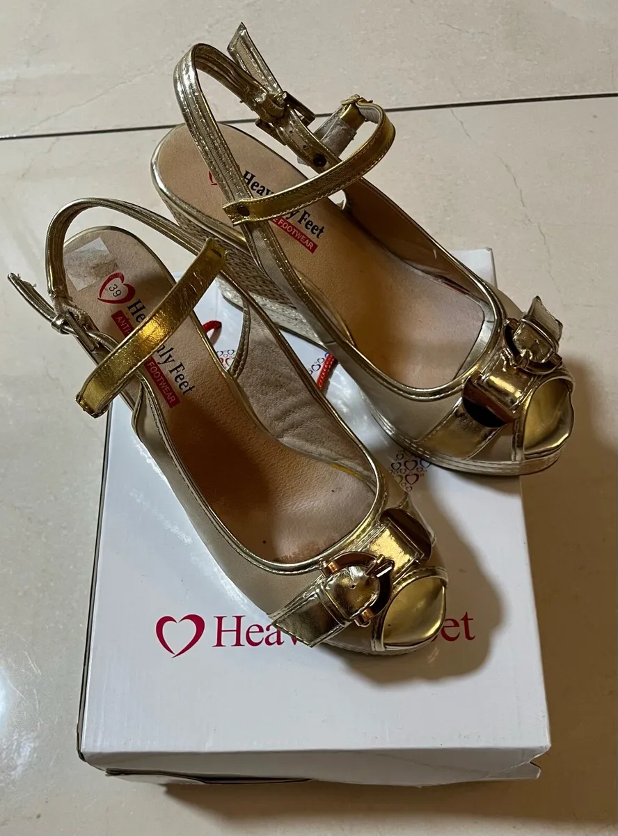 Heavenly Feet Gold Wedge Sandals - Size 6 / 39 - Image 3