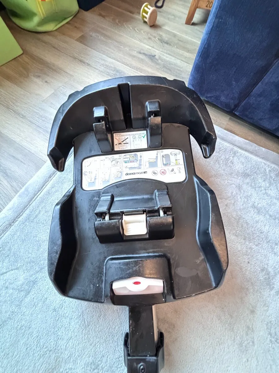 Doona car seat stroller + ISOFIX base +accesories - Image 4