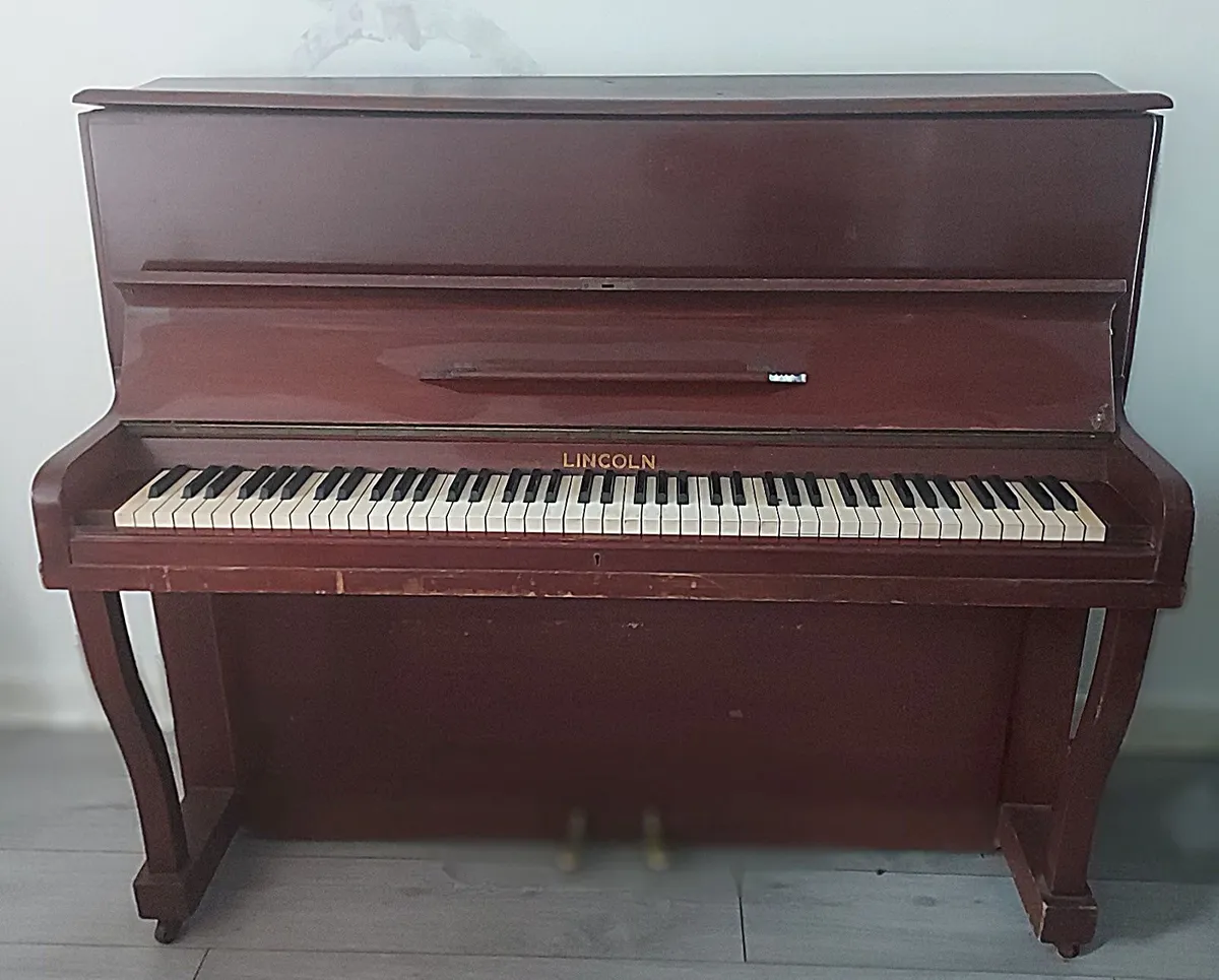 Free Piano - Image 1