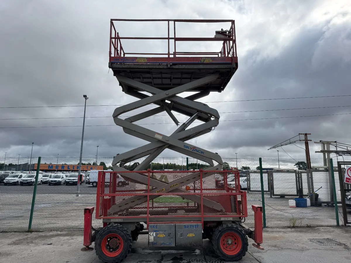 2003 SKYJACK SJ7127 RT DIESEL SCISSORS LIFT - Image 1