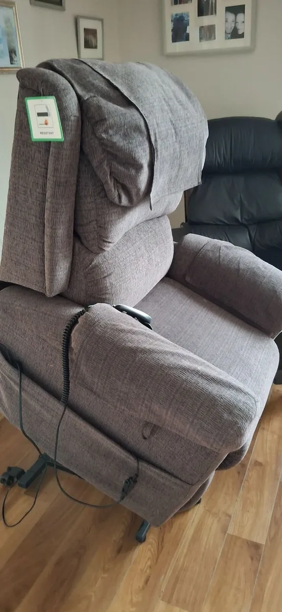 Tip and Tilt Chair - Image 3