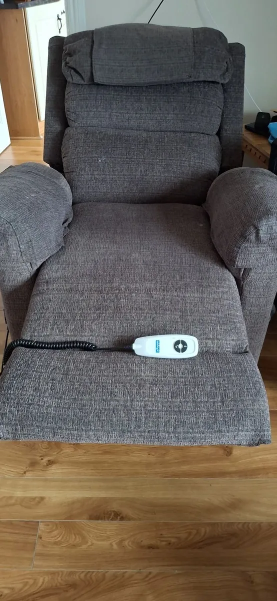 Tip and Tilt Chair - Image 4