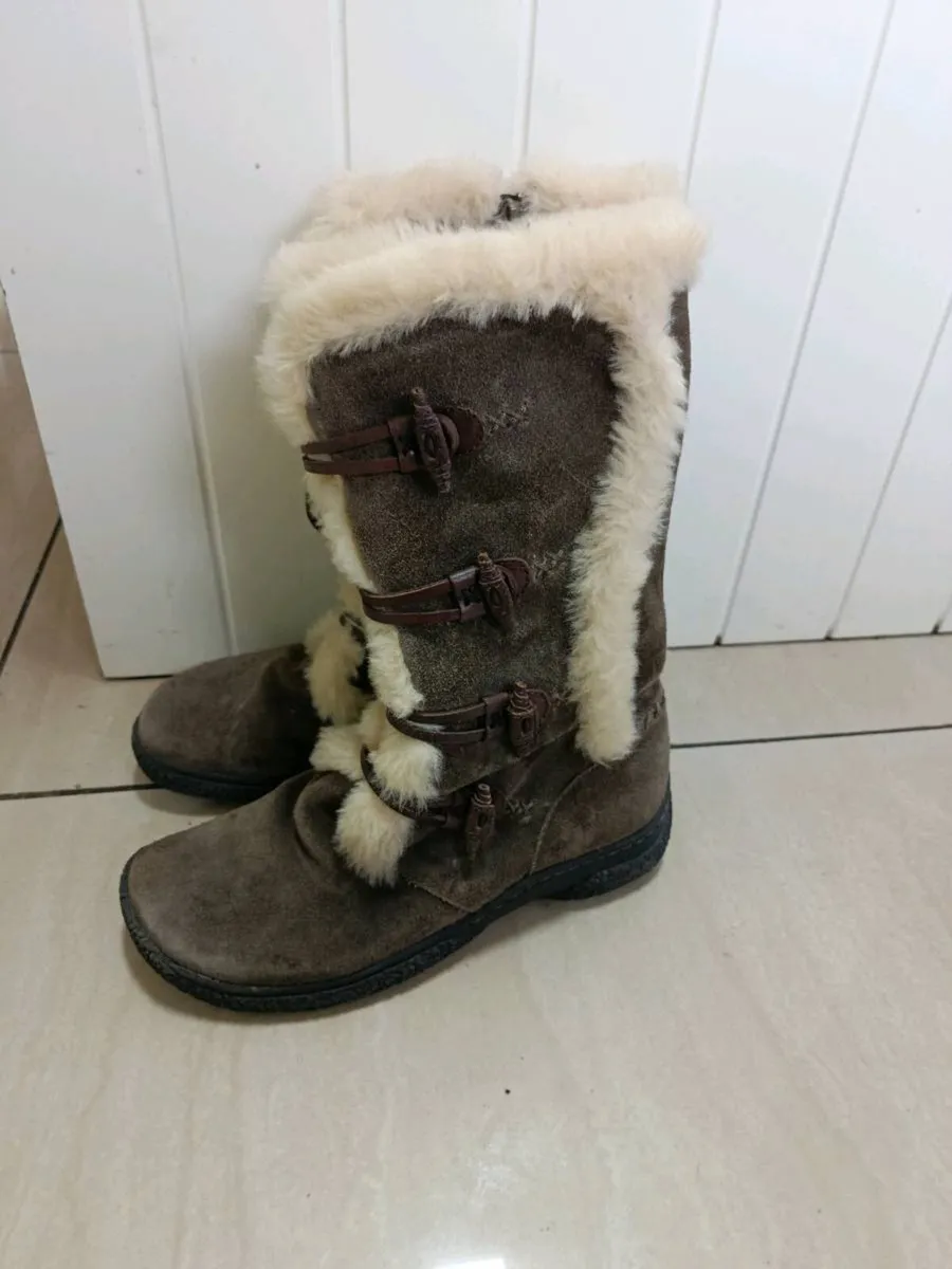 Pavers Comfort Brown Suede Fur-Lined Boots - Image 1
