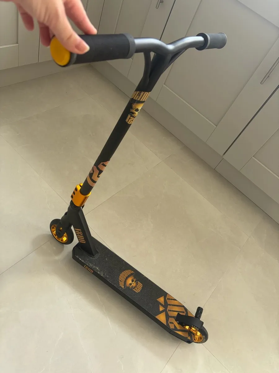 Blindside 1200 stunt scooter - Image 1