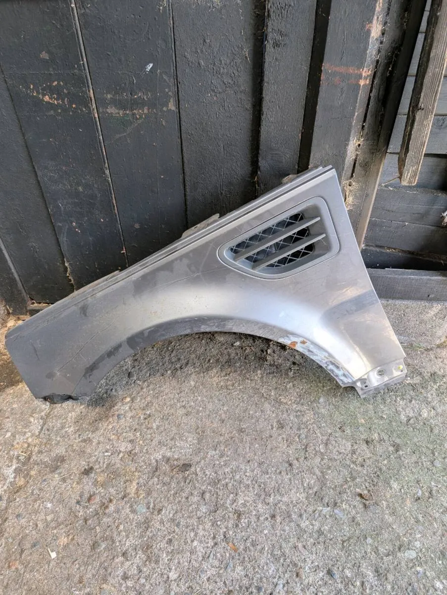 Detachable Range Rover tow bar and wings - Image 2