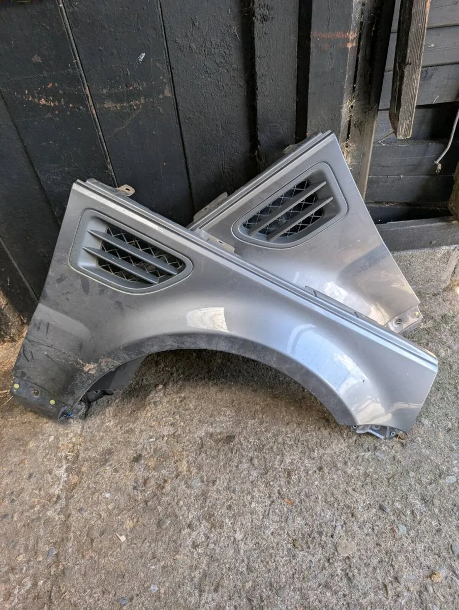 Detachable Range Rover tow bar and wings - Image 3