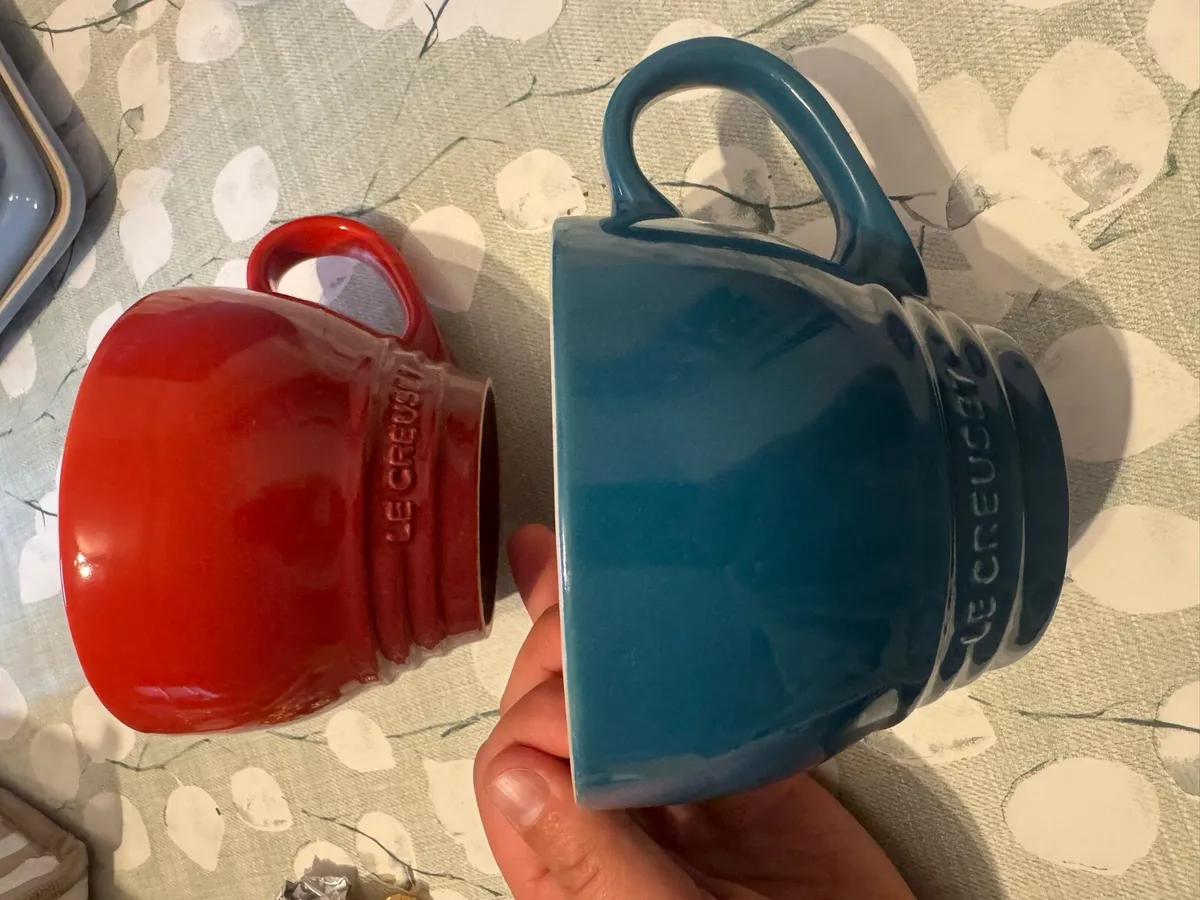 2 Le Creuset Mugs - Image 1