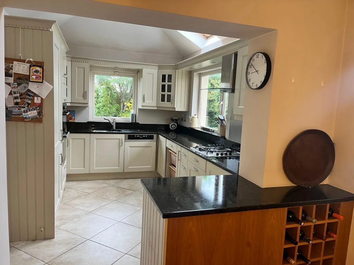 Kitchen, incl fridge, dish washer, gas cooker, fan - Image 1