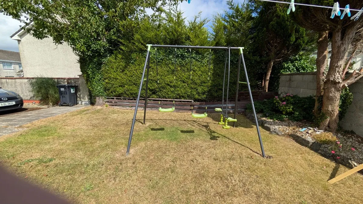 Swing set - Image 2