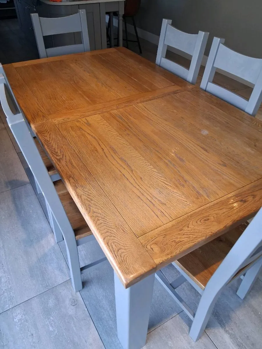 Solid wood table + 6  chairs - Image 4
