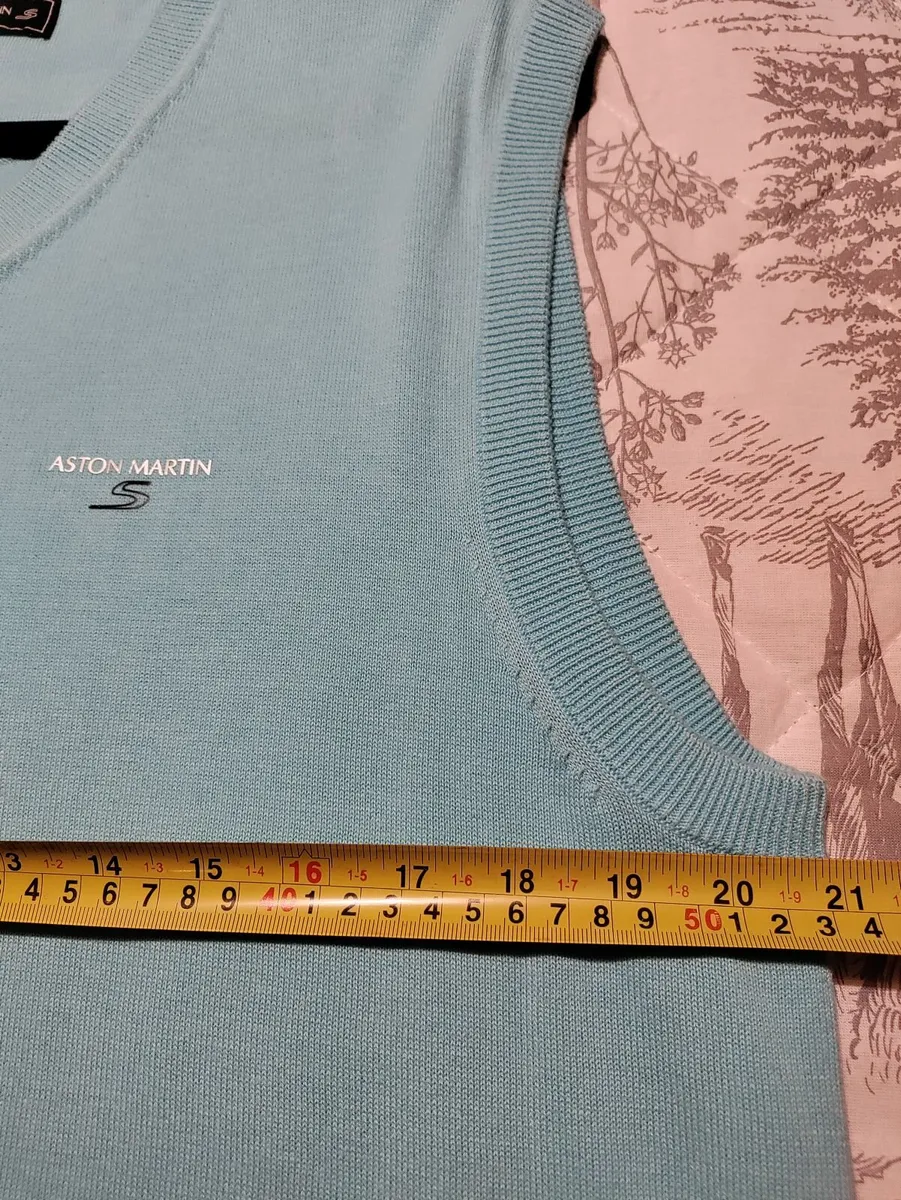 Aston Martin vest sweater L - Image 3