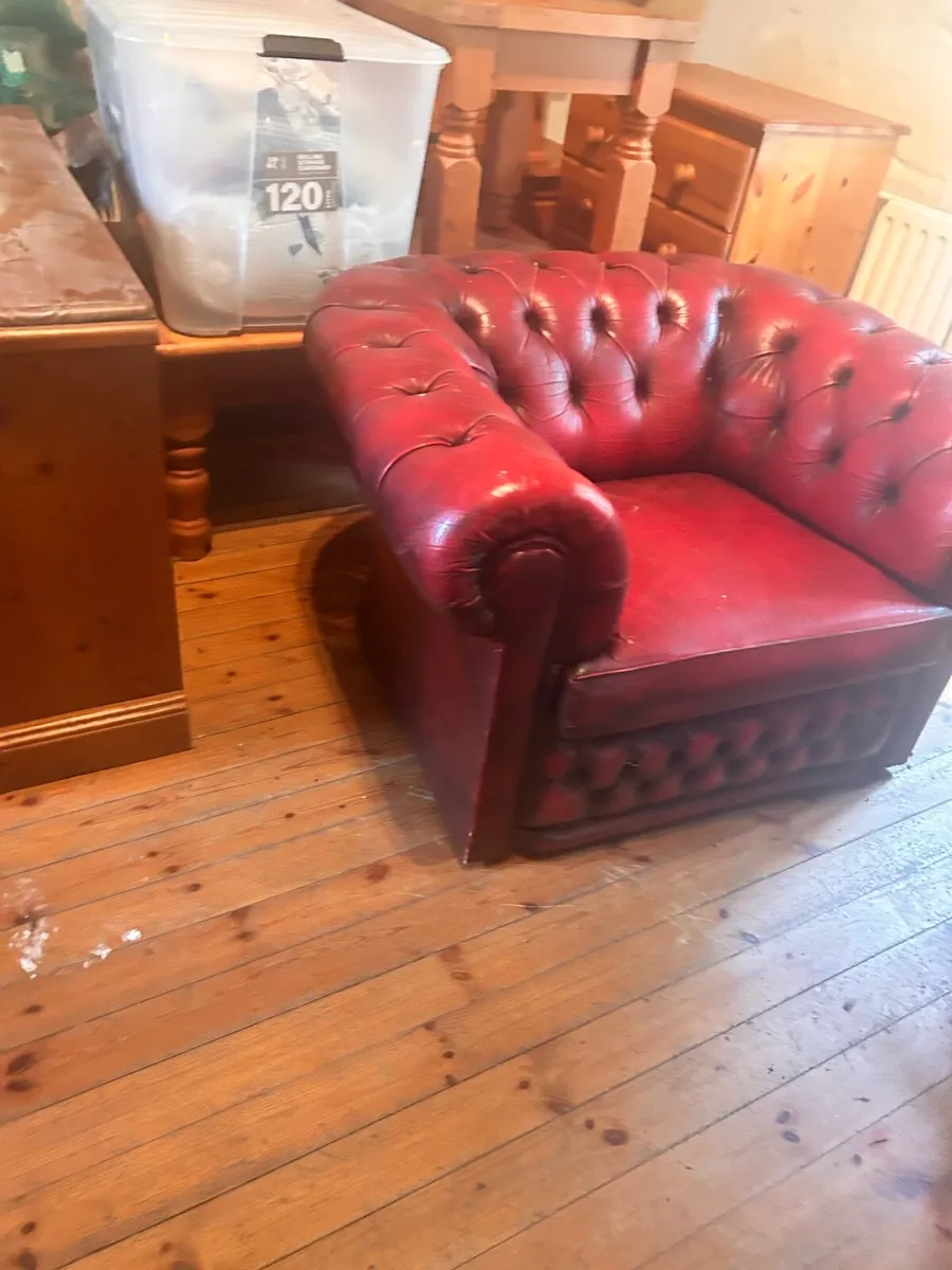 Chesterfield chairs x 2 - Image 1