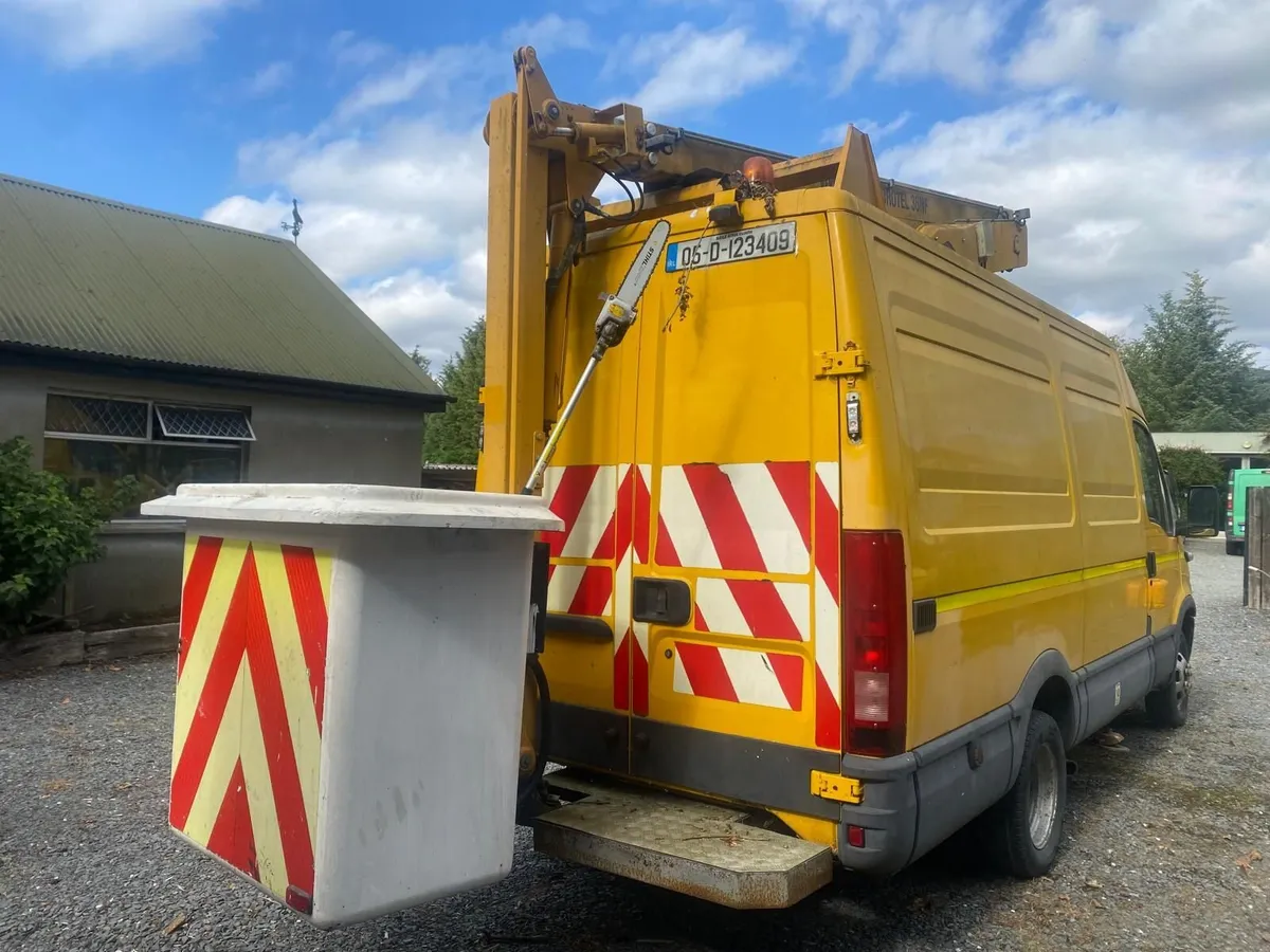 Cherry picker - Image 3